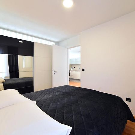 Lavir Apartment With Parking Zagreb Dış mekan fotoğraf