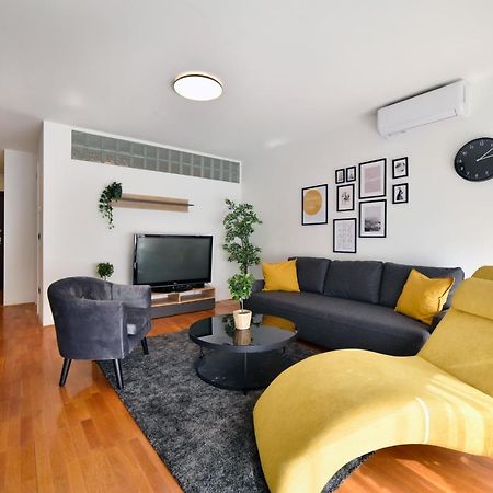 Lavir Apartment With Parking Zagreb Dış mekan fotoğraf