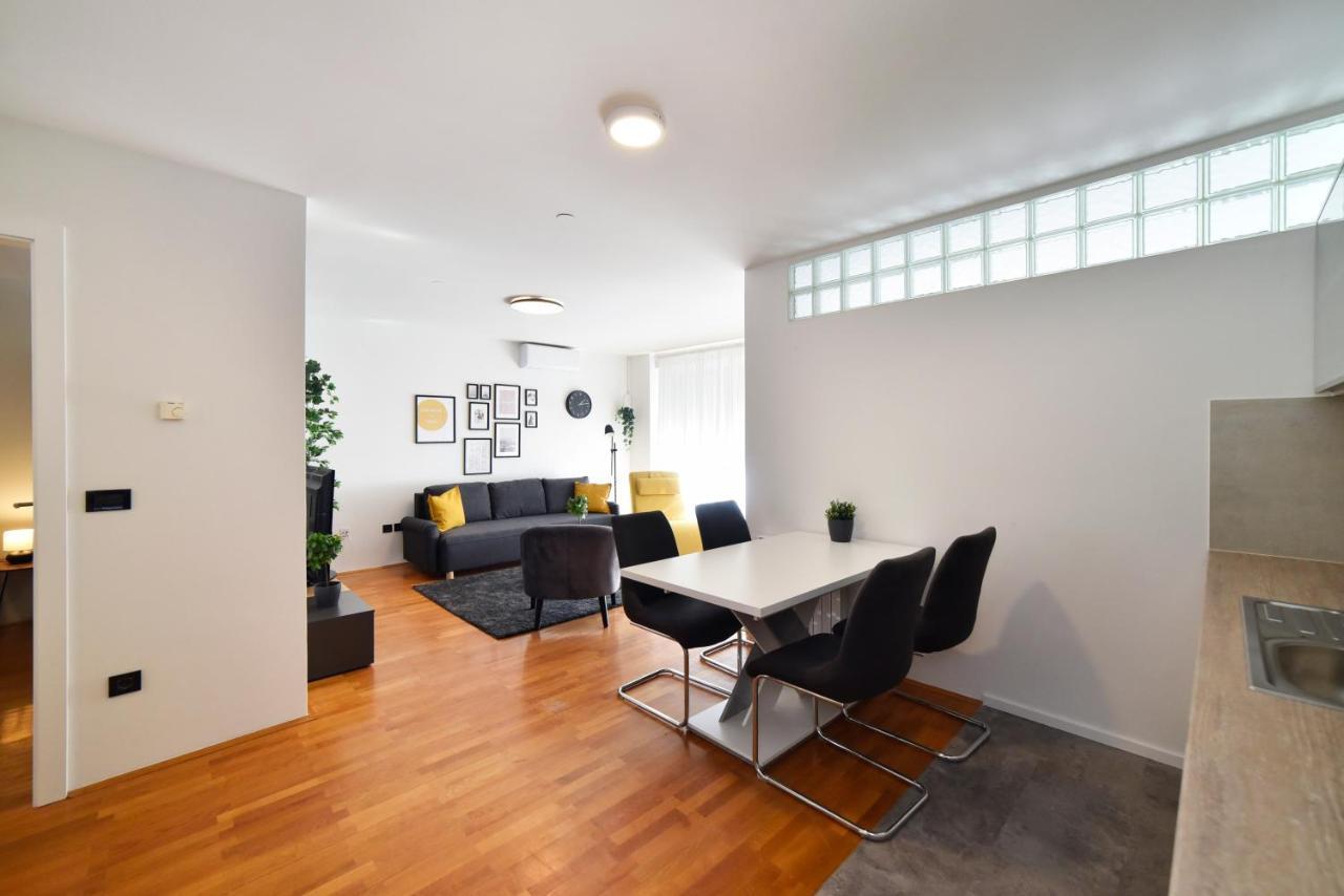 Lavir Apartment With Parking Zagreb Dış mekan fotoğraf