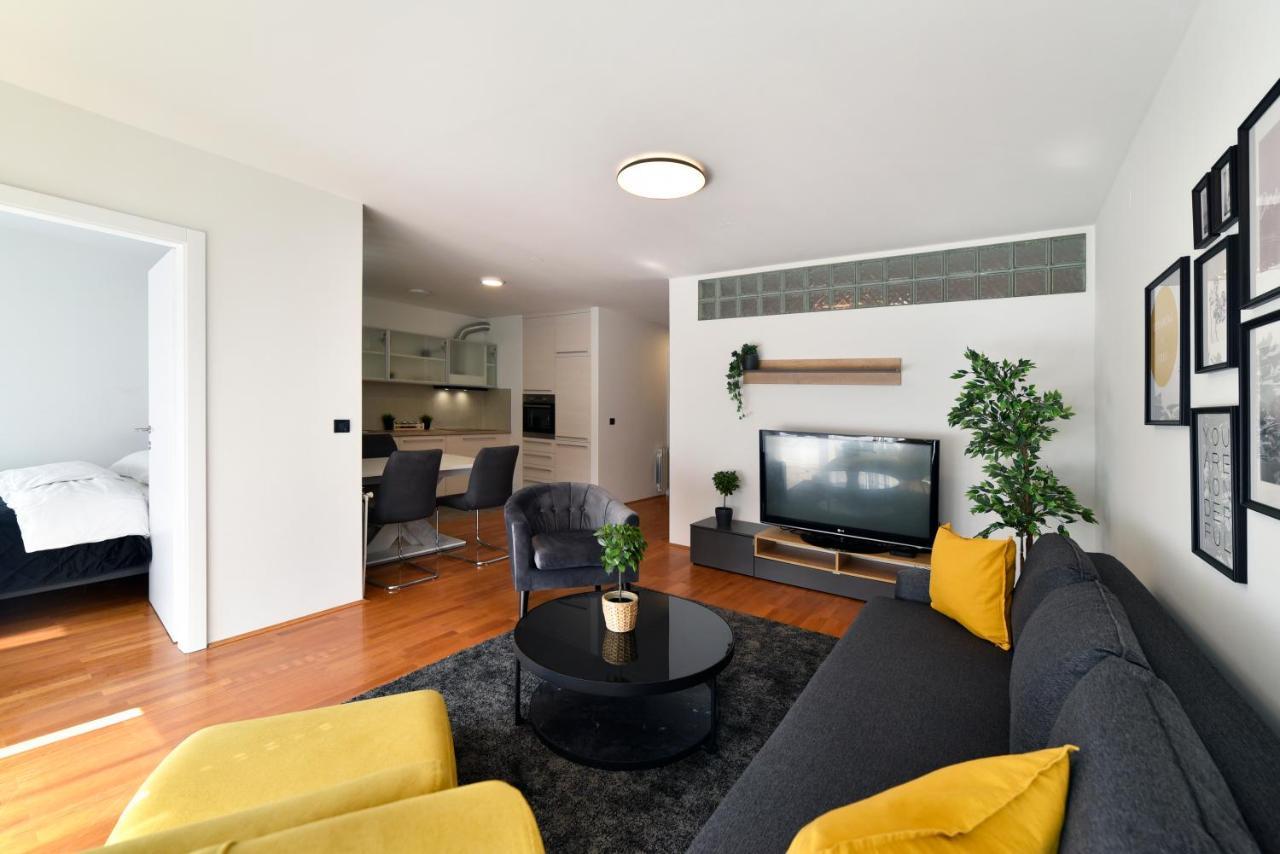 Lavir Apartment With Parking Zagreb Dış mekan fotoğraf