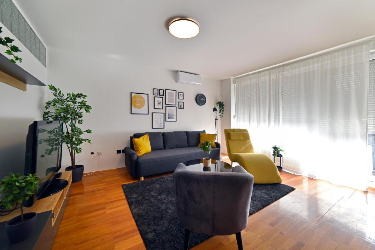 Lavir Apartment With Parking Zagreb Dış mekan fotoğraf
