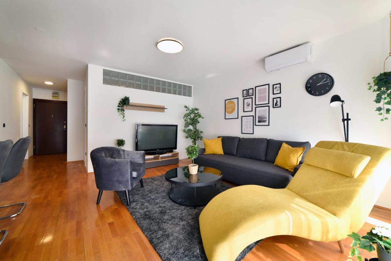 Lavir Apartment With Parking Zagreb Dış mekan fotoğraf