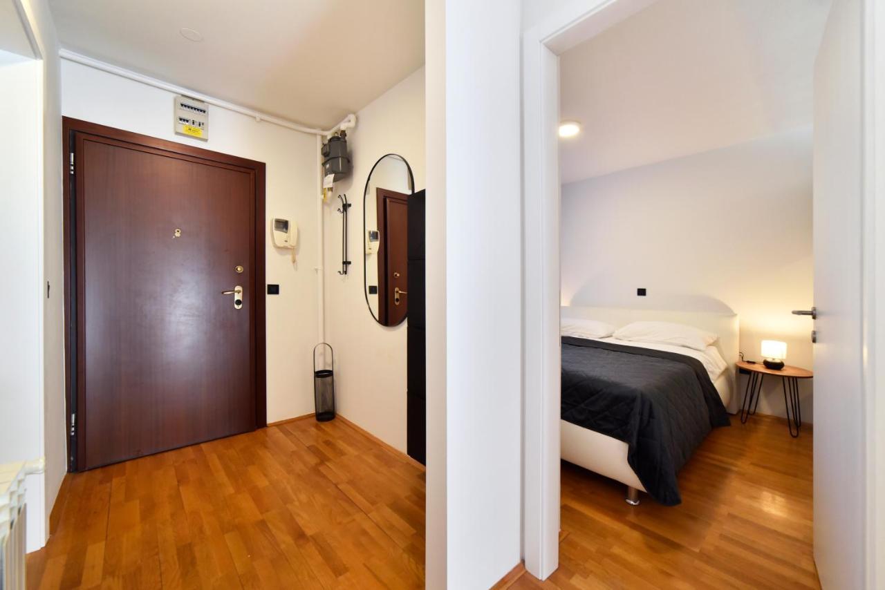Lavir Apartment With Parking Zagreb Dış mekan fotoğraf