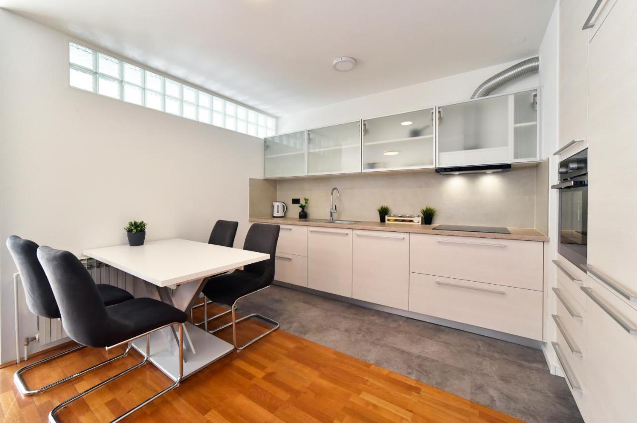 Lavir Apartment With Parking Zagreb Dış mekan fotoğraf