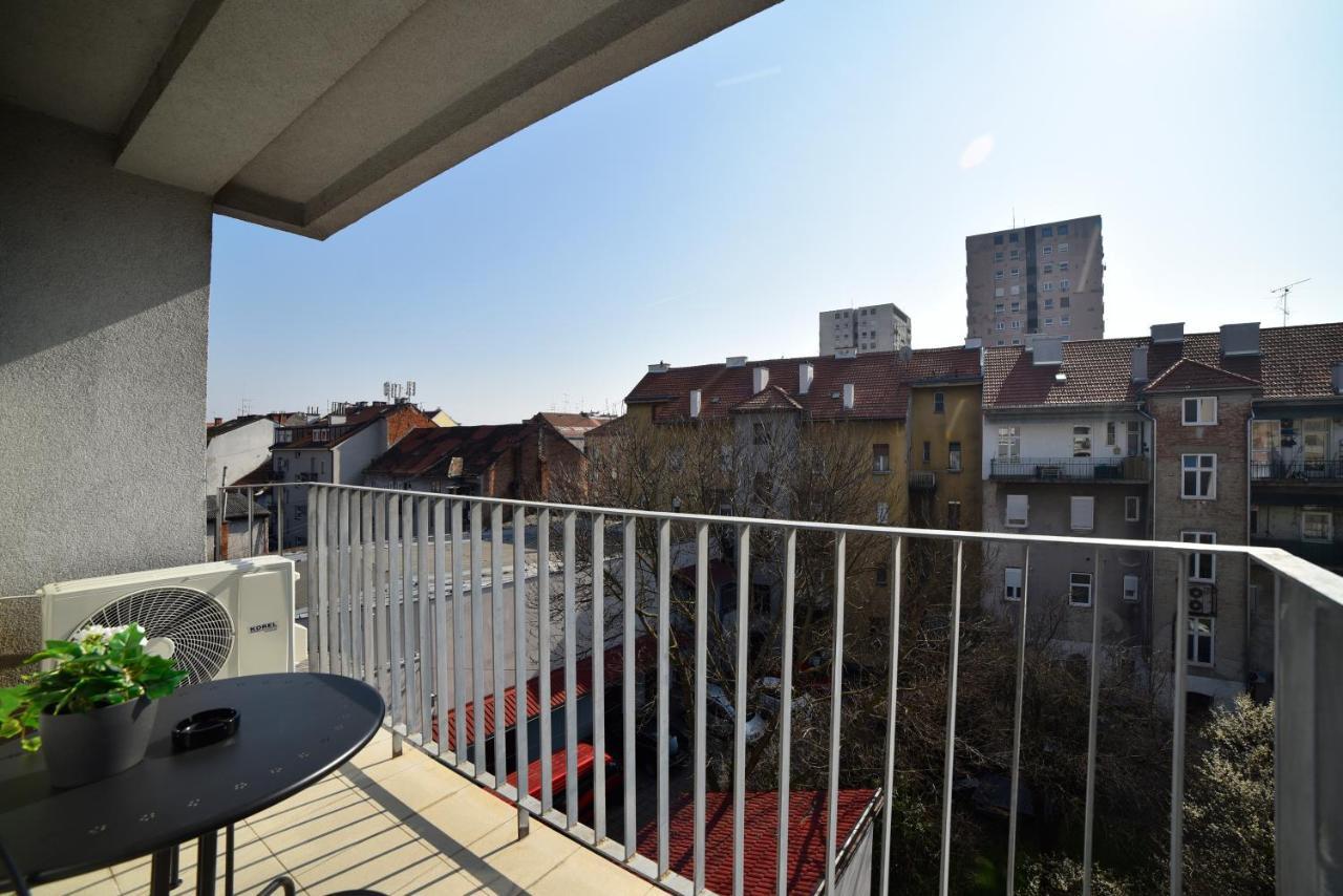Lavir Apartment With Parking Zagreb Dış mekan fotoğraf