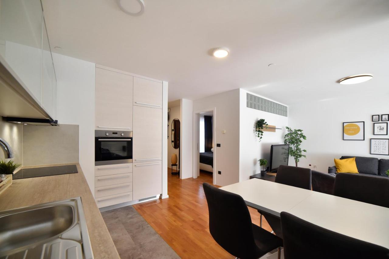 Lavir Apartment With Parking Zagreb Dış mekan fotoğraf